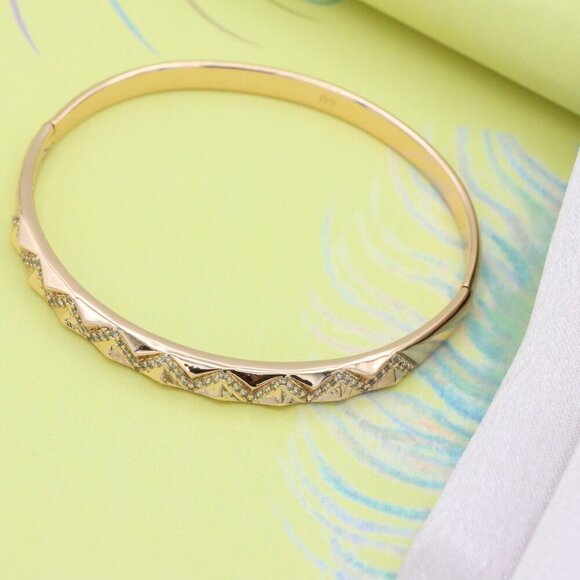 Chic Rose Gold Zigzag Bangle with Crystal Accents, XPBL0569 - Picture 3 of 12